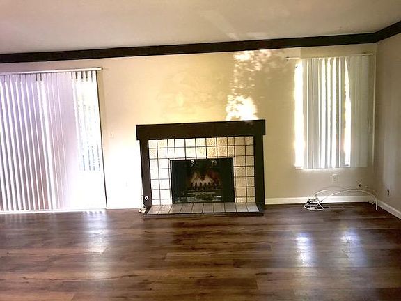 3rd image of 10370 Alpine Dr Unit 2