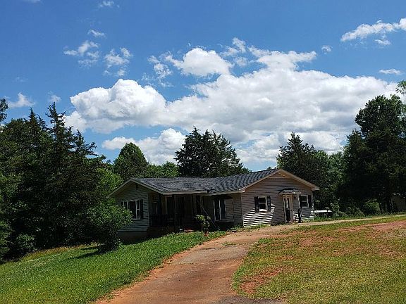 3rd image of 217 Blue Ridge Riding Club Rd