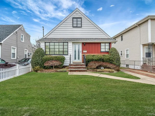 81 Landau Avenue, Elmont, NY 11003