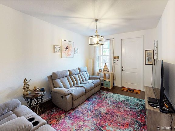 3rd image of 1453 SE 24th Ave #1453