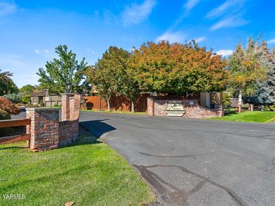 13 Crest Cir, Yakima, WA, 98908