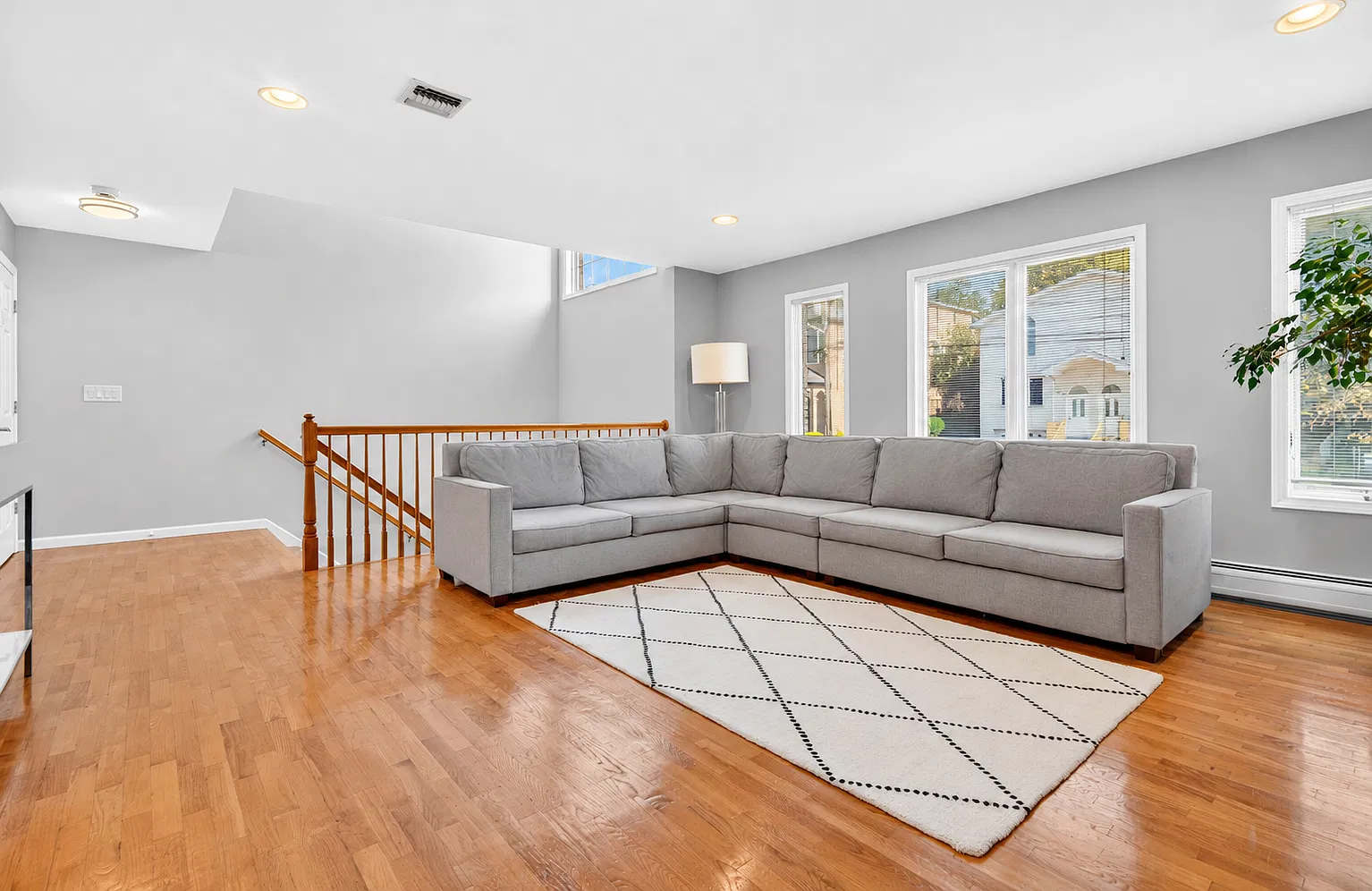 3 bed, 3.5 bath, 2672 sqft, $5,000 — Photo 3