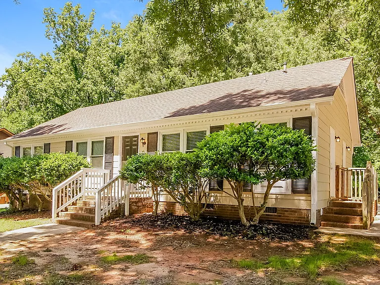 6725 Barrington Dr — Photo 3