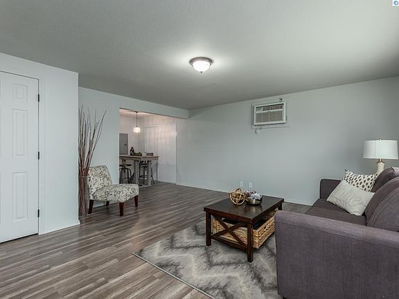 2nd image of 2406 W 6th Ave