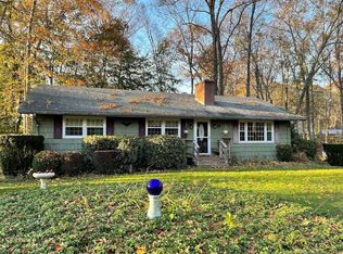 14 Damon Heights Rd E, Niantic, CT 06357