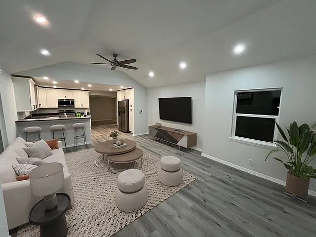 1574 Ewing Ave — Photo 9