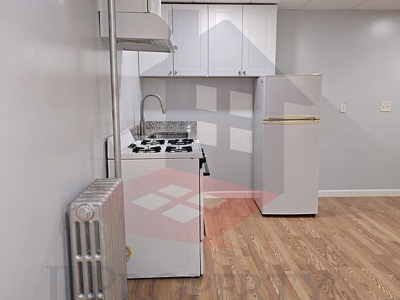 4th image of 253 Bourne Ave APT 3