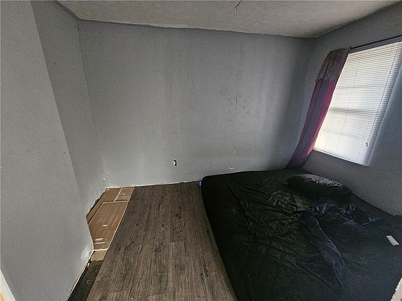 5th image of 803 7th St