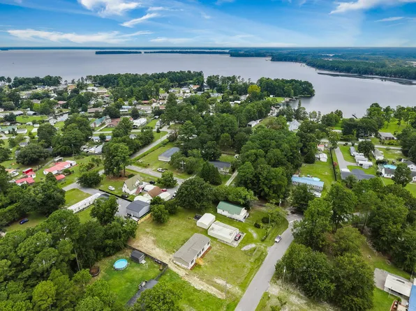 721 General Moultrie Dr, Bonneau, SC 29431