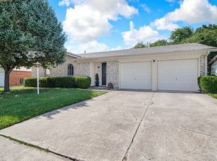 829 Belaire Dr, Burleson, TX 76028