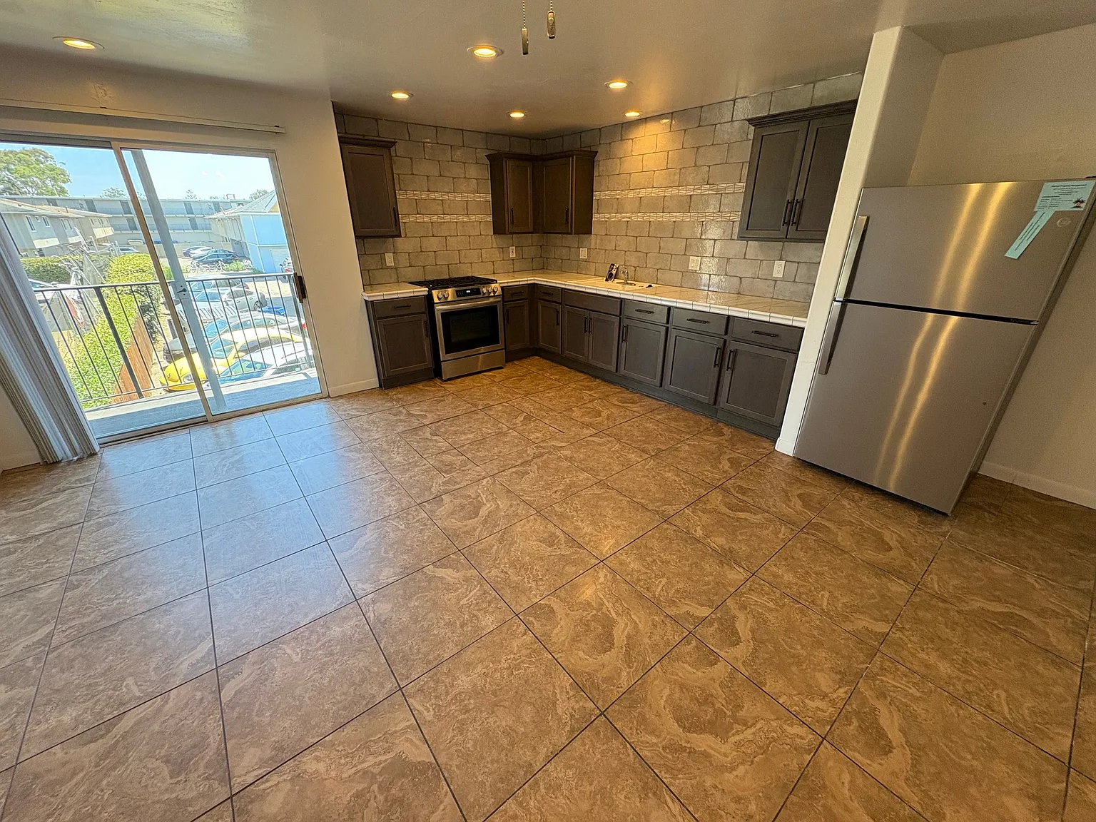 2 bed, 1100 sqft, $4,800 — Photo 2