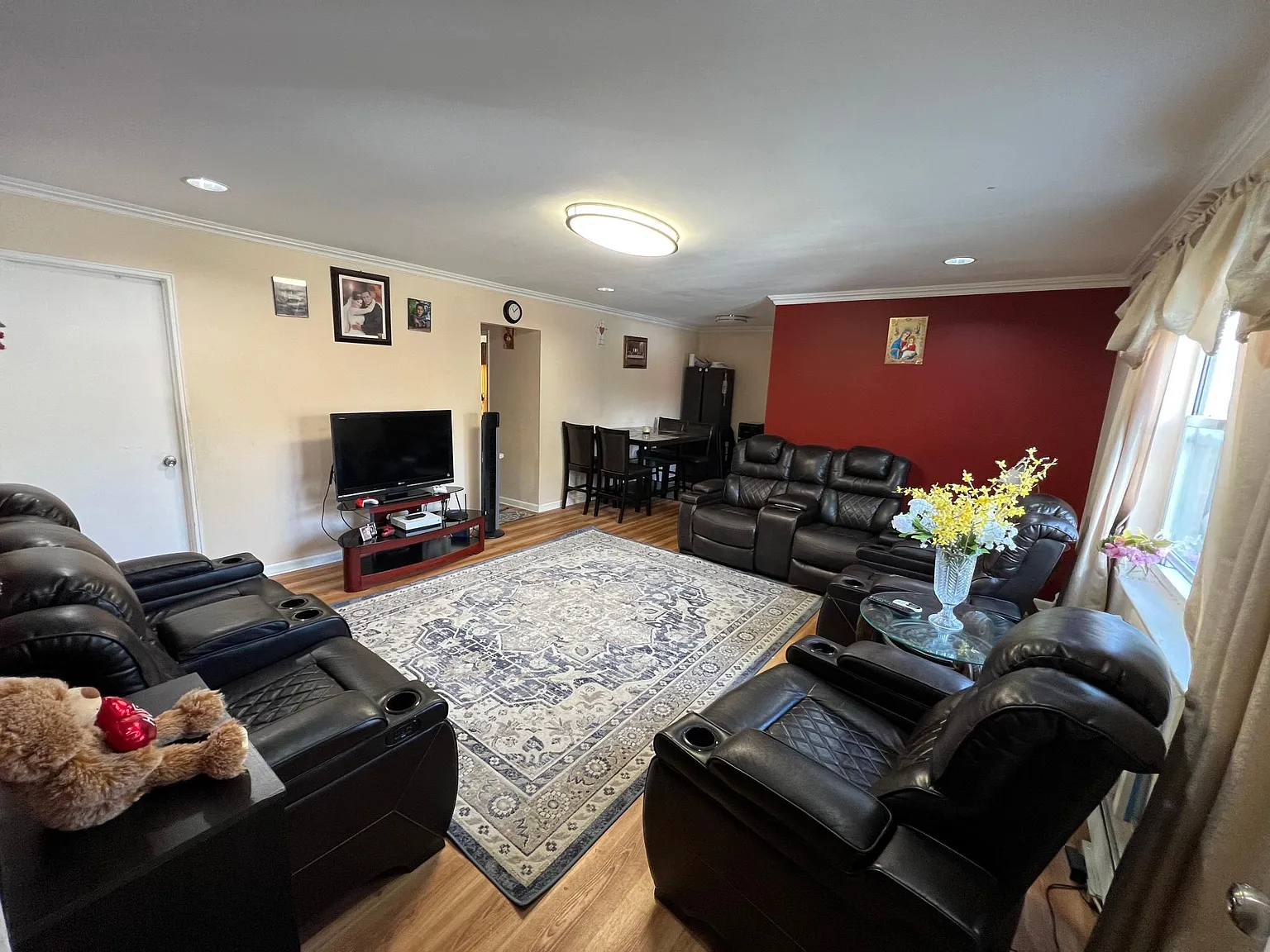 2 bed, 868 sqft, $2,299 — Photo 2