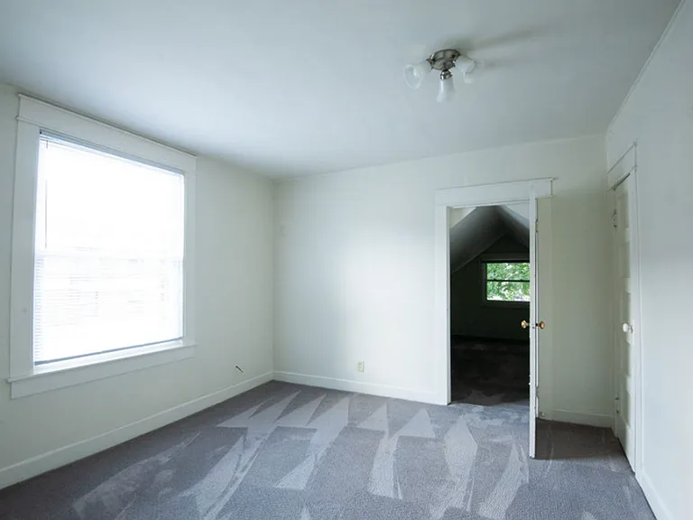 319 N Lincoln St — Photo 10