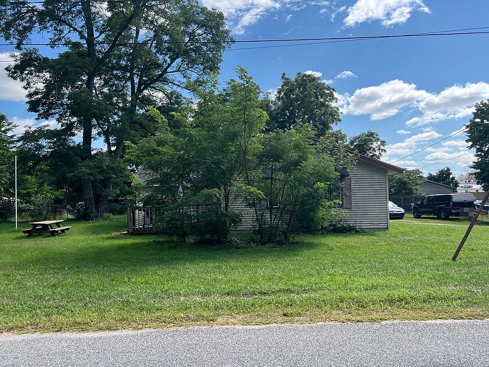 1st image of 3165 2nd St