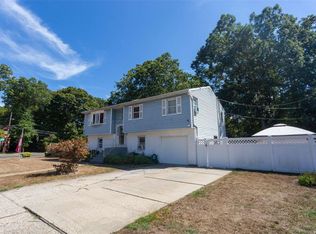 15 Bennett Ct, Copiague, NY 11726