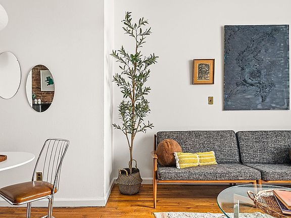 2nd image of 220 W 15th St APT 2B