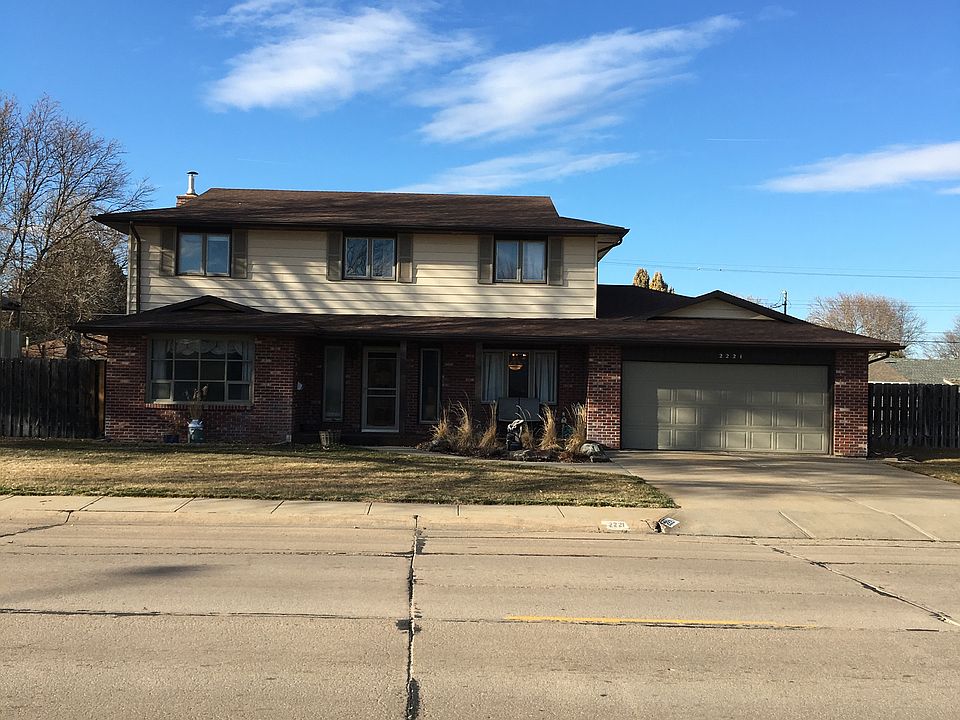 1st image of 2221 W Philip Ave