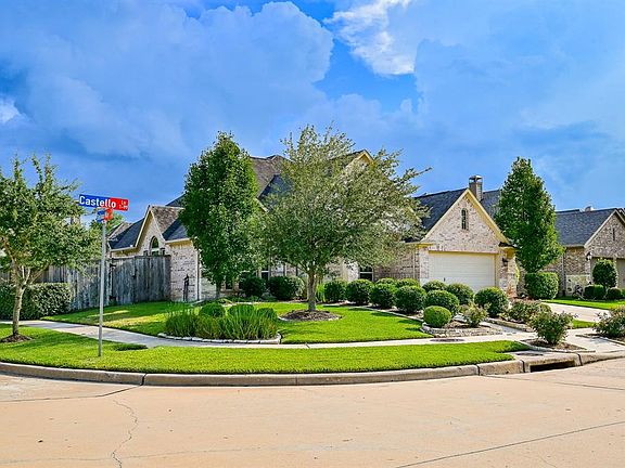 3rd image of 38 Castello Ln