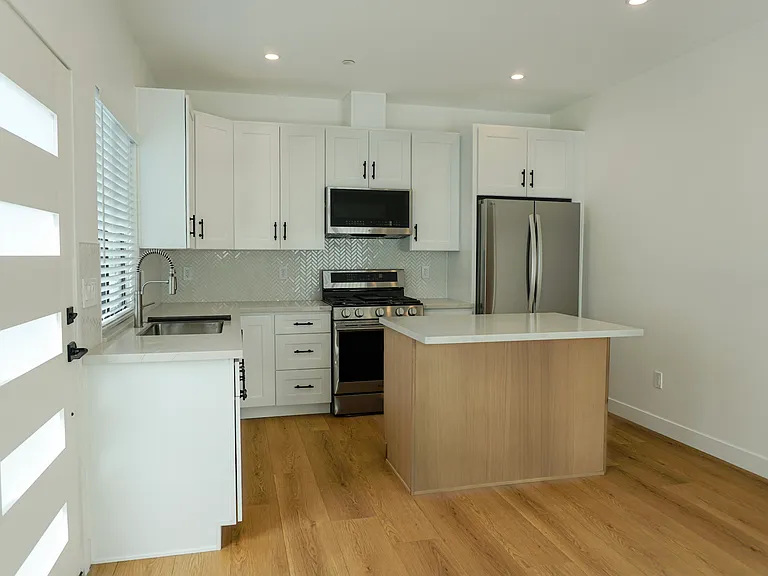 6453 Amigo Ave — Photo 9