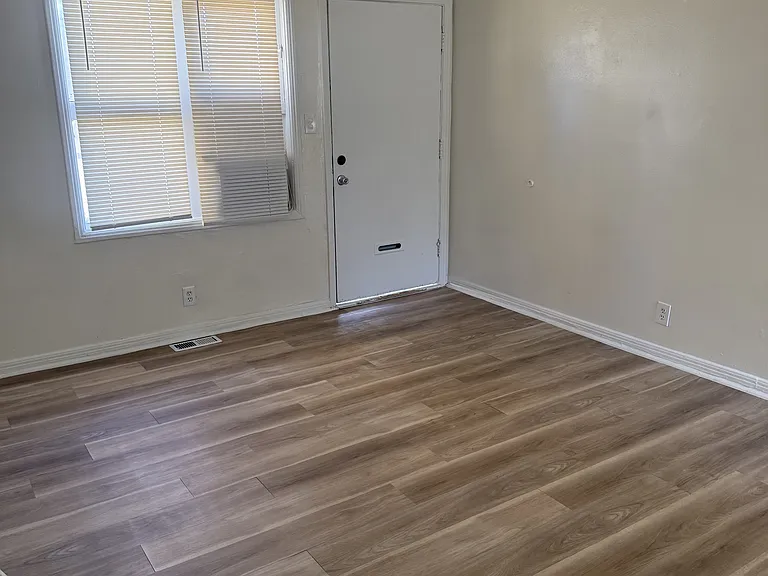 1585 Dudley St #7 — Photo 3