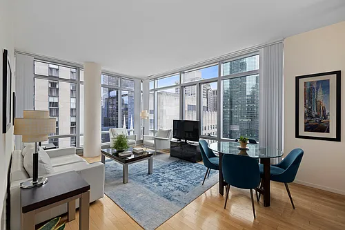 18 W 48th St Photo 1
