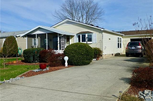 1st image of 461 Sassafras Dr