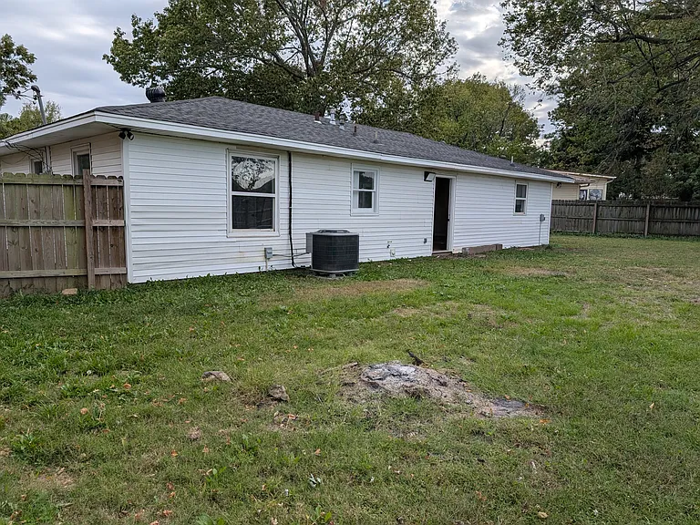 2105 Sun Cir — Photo 25