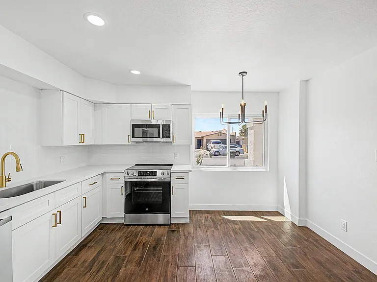 4127 N 106th Ave — Photo 11