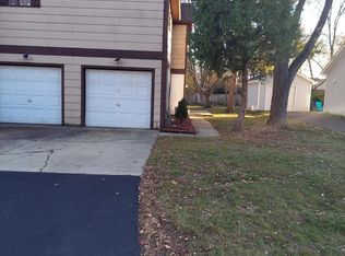 34W951 Stanton Dr APT G, St Charles, IL