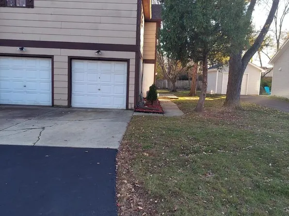 34W951 Stanton Dr APT G, St Charles, IL 60174