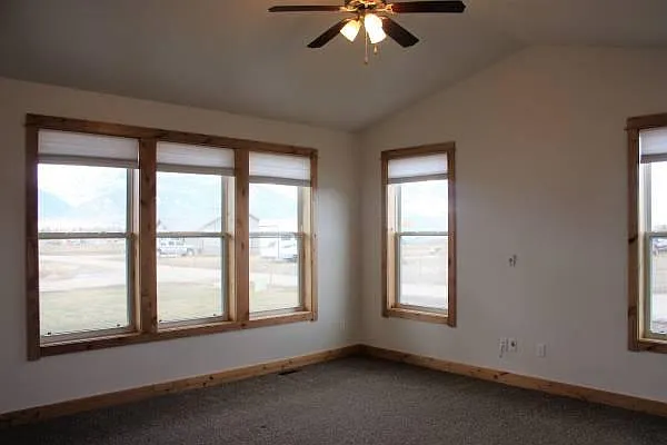 449 Grassland Dr — Photo 4