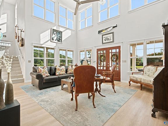 5th image of 128 Carlton Rd