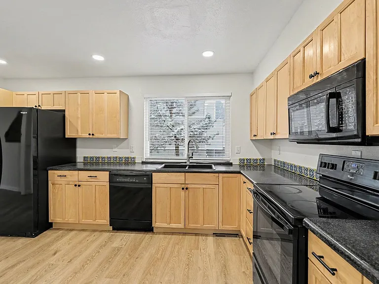 1050 S Monaco Pkwy #49 — Photo 6