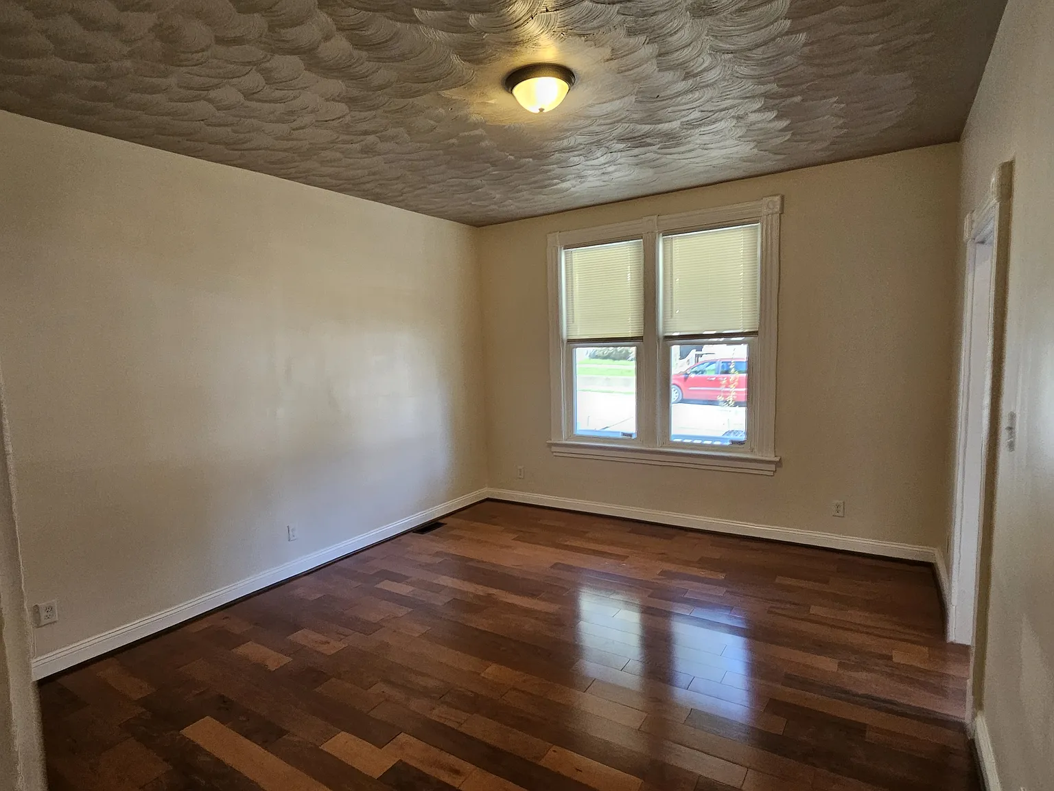 3 bed, 1700 sqft, $1,950 — Photo 3
