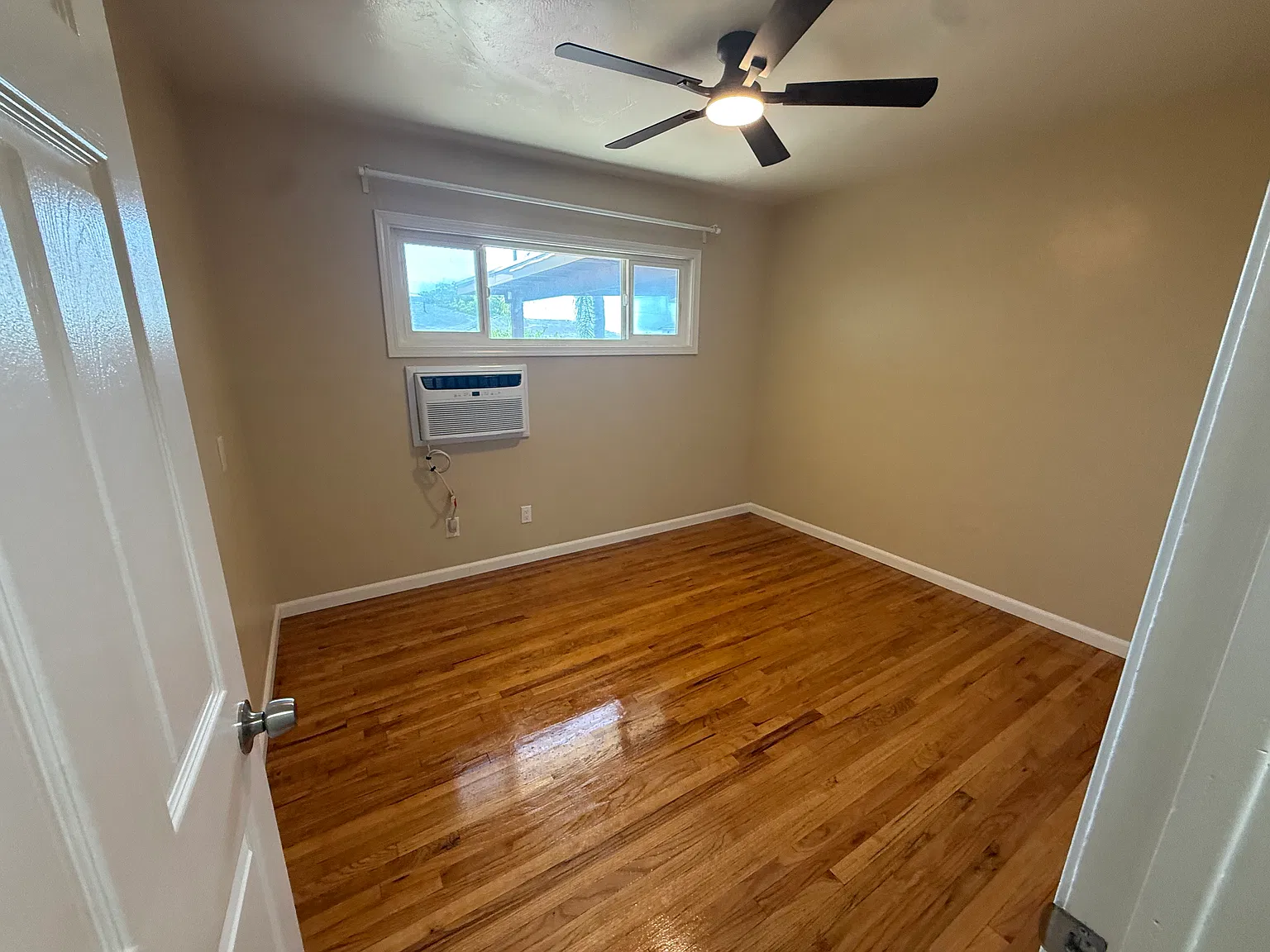 5 bed, 2.5 bath, 1800 sqft, $8,245 — Photo 4