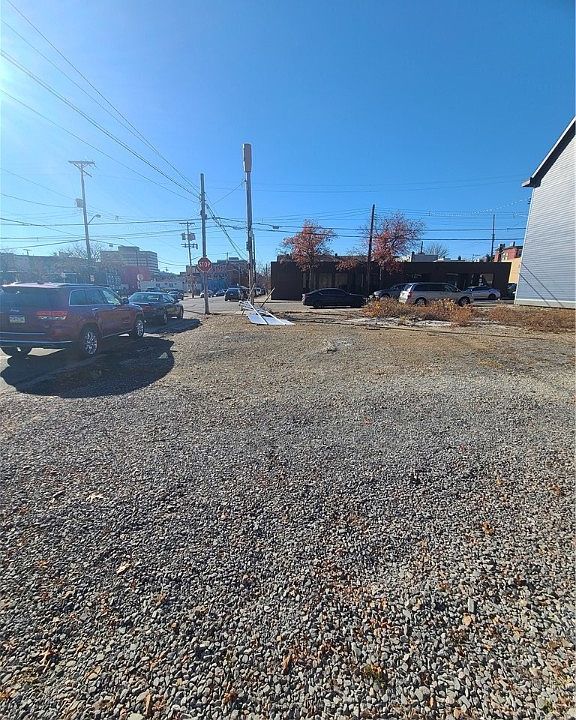 2nd image of 802 Middle St