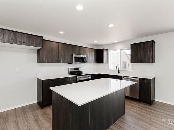 4th image of 123 Aquamarine Ave