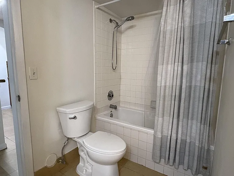 2841 N Oakland Forest Dr #107 — Photo 7