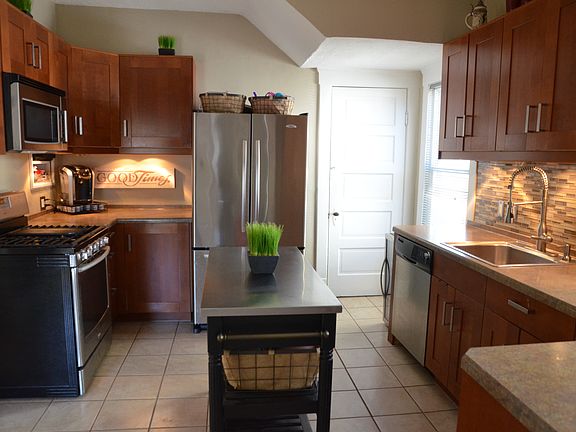 2nd image of 17619 Larchwood Ave