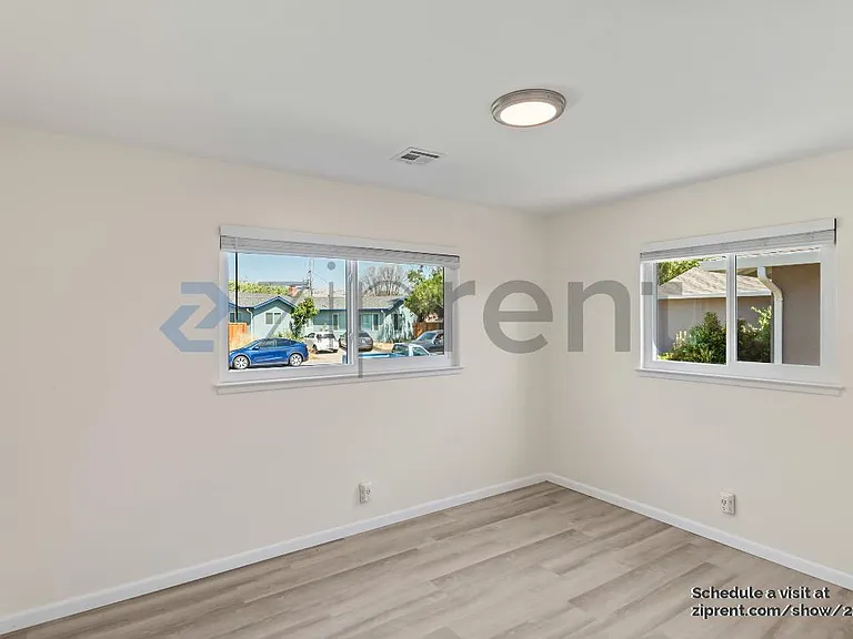 307 Barker St — Photo 17