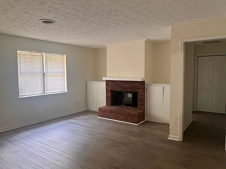 1120 Sweetwater Circle — Photo 7