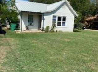 140 S 7th St, Jacksboro, TX 76458