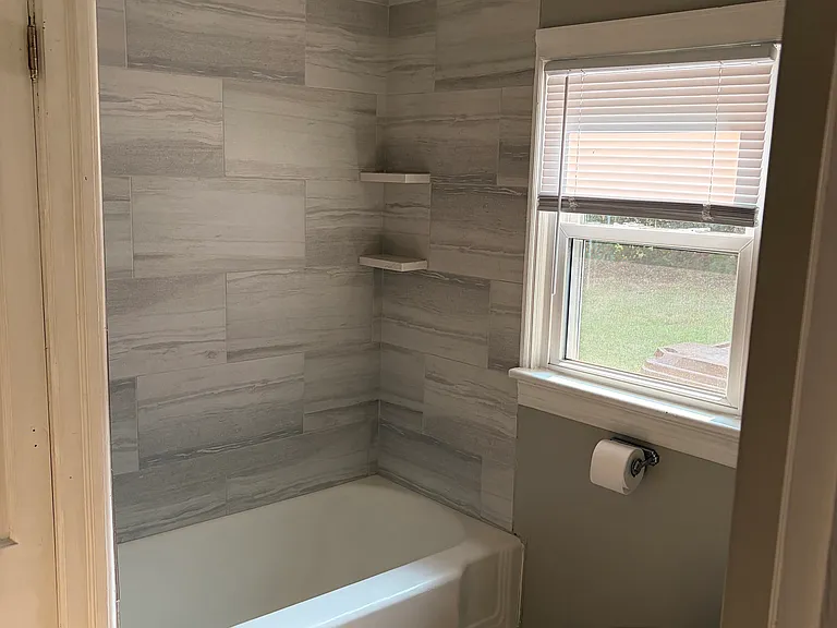 213 Rose Ave — Photo 3