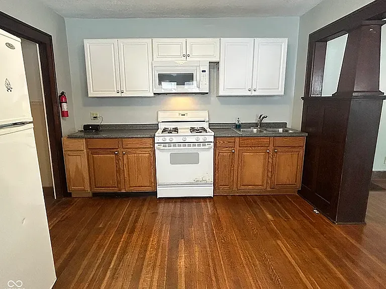 322 N Oakland Ave — Photo 5