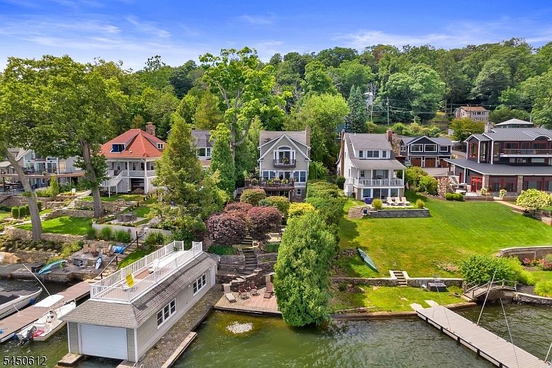 1st image of 257 Lakeside Blvd