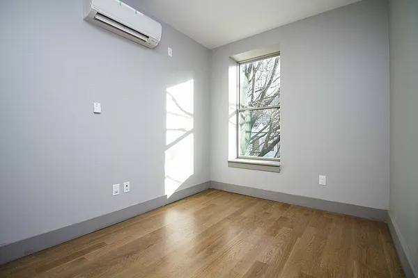 Rented by EXR | media 5