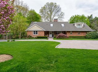 175 Split Rock Rd, Syosset, NY 11791