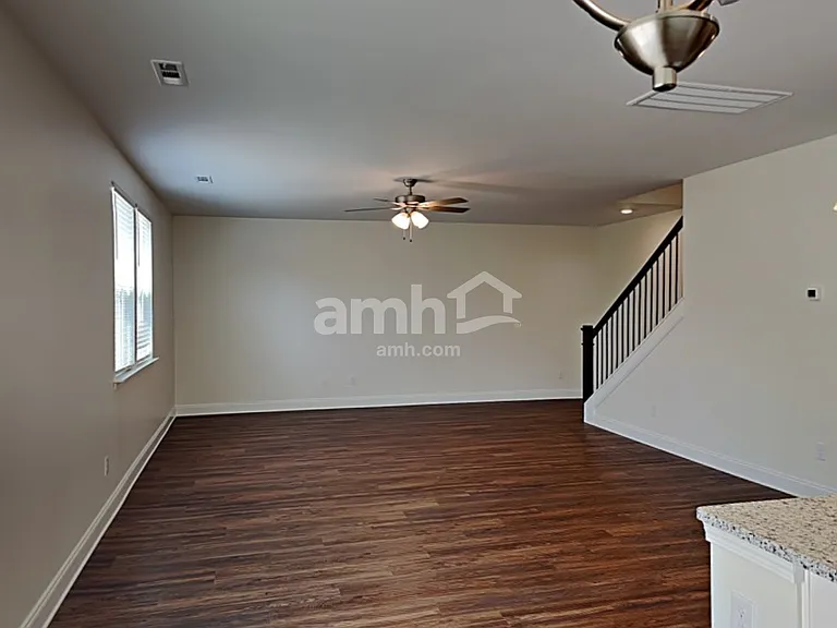 1360 Lomond Dr — Photo 6