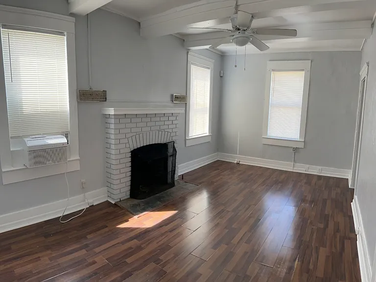 156 S Coates St — Photo 9