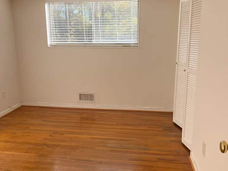 10518 Weymouth St #103 — Photo 10